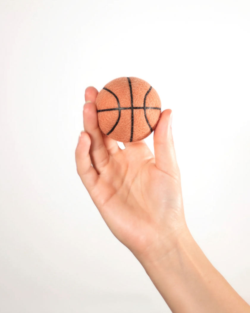 Hundespielzeug aus Schafwolle "Basketball" - BUDDY