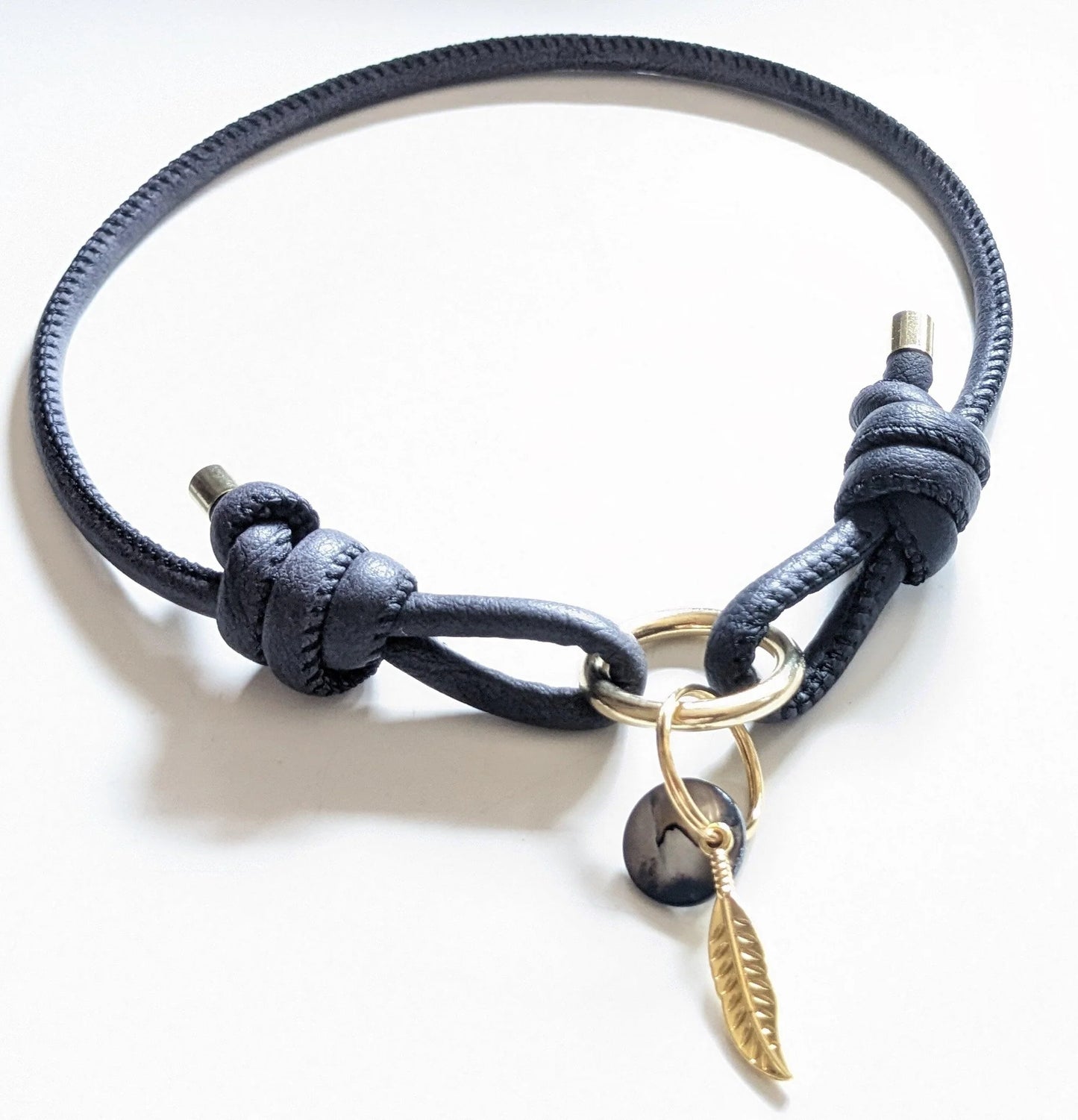 Markenhalsband aus Kunstleder verstellbar in graublau
