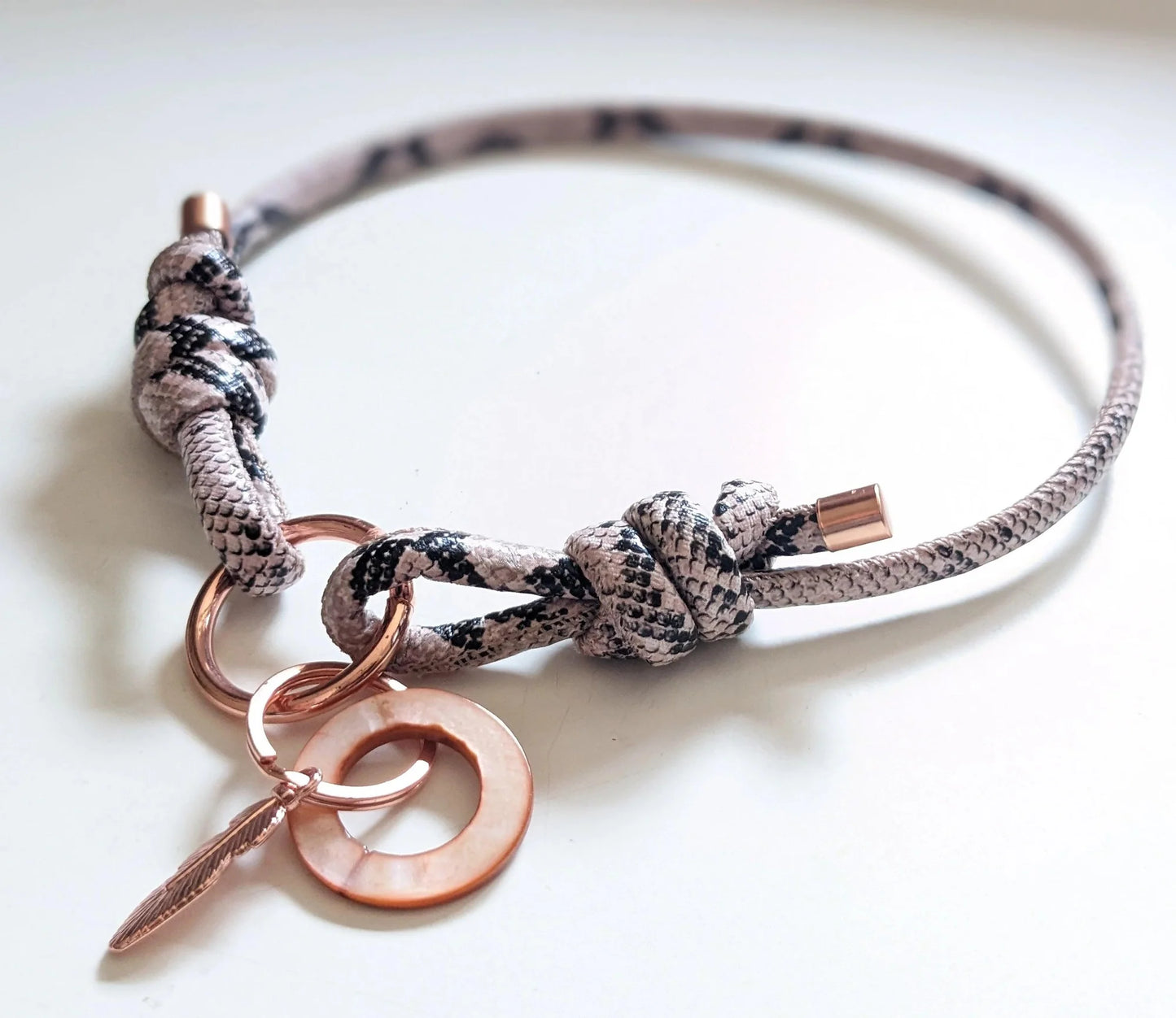 Markenhalsband aus Kunstleder verstellbar in Schlangenoptik